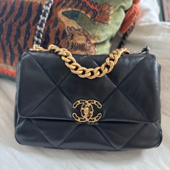 Chanel CC19 Small - Picture 10 of 10